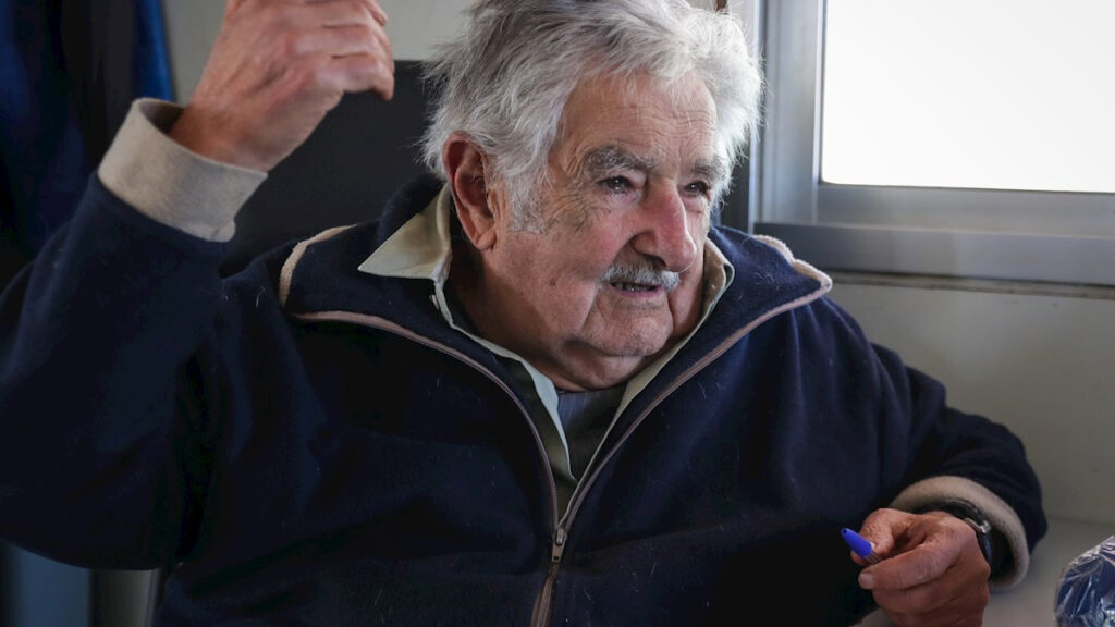 Uruguayos dan último adiós a José Mujica