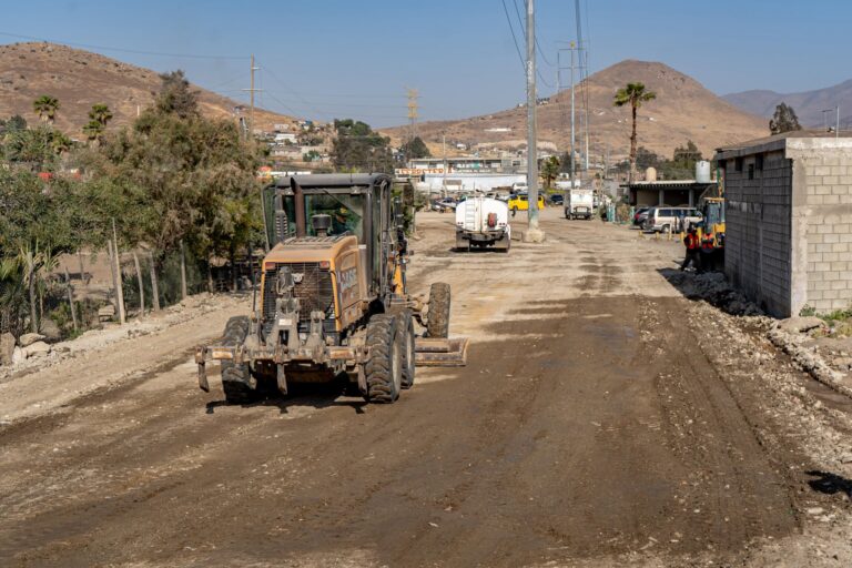 Rehabilitación en vialidades sin pavimentar de la Zona Este: ‘Tijuana: Ciudad Limpia’