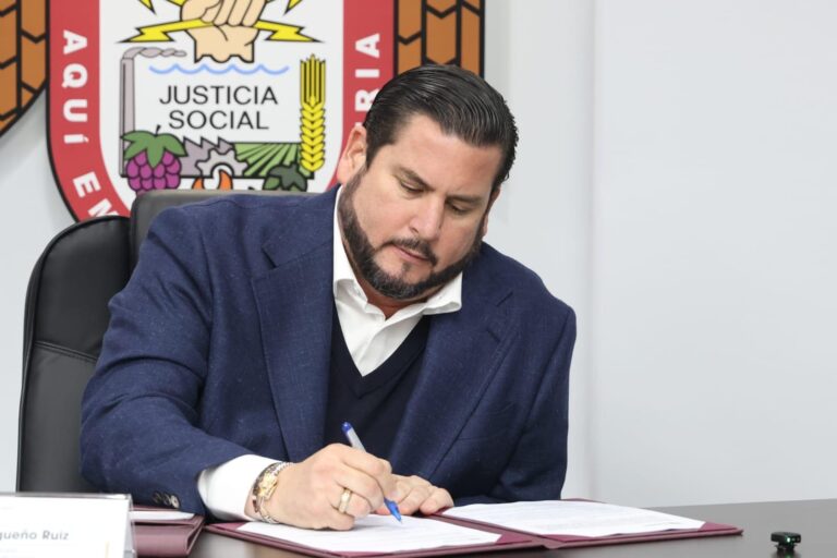 Suscribe Ismael Burgueño convenio de colaboración con Unipac para el impulso de proyectos educativos