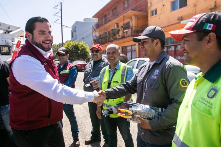 Programa ‘Tijuana: Ciudad Limpia’ beneficia a habitantes.