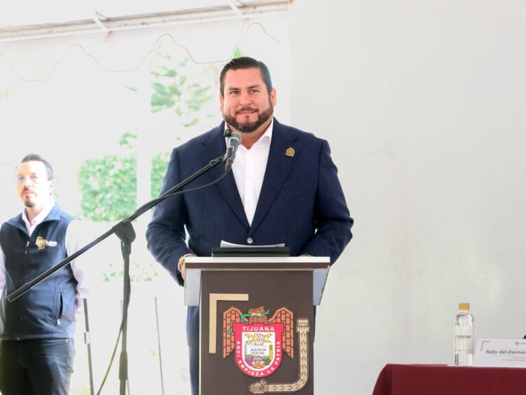 Entrega Ismael Burgueño 438 créditos a emprendedores de Tijuana