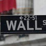 Wall Street cierra ‘entusiasta’ pese a recorte en calificación de Moody’s a EU