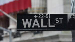 Wall Street cierra ‘entusiasta’ pese a recorte en calificación de Moody’s a EU