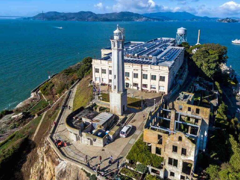 Trump ordena reabrir la prisión de Alcatraz.