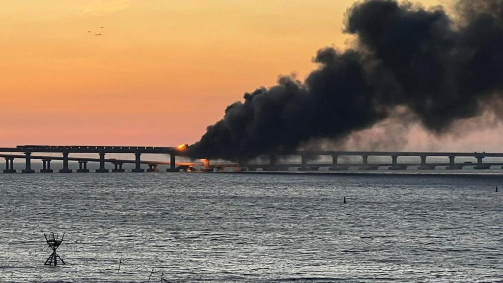 Ucrania ataca el puente de Crimea