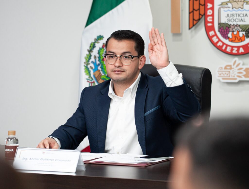 Toma protesta Abdiel Gutiérrez a nuevos titulares de IMJUV y DIF Tijuana