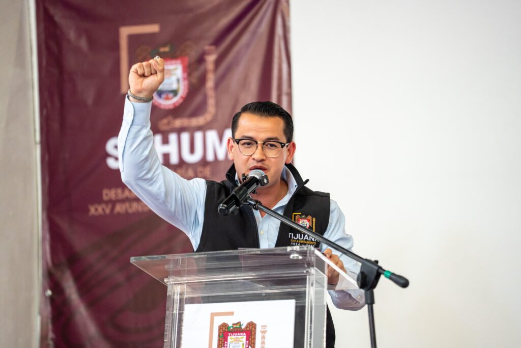 Entrega alcalde Abdiel Gutiérrez apoyos de la convocatoria ‘1era. Brigada Juvenil de Transformación Digital’