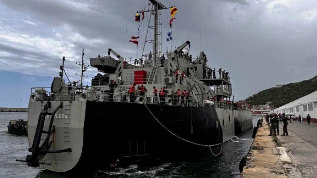 Buques mexicanos llevan ayuda humanitaria a Venezuela