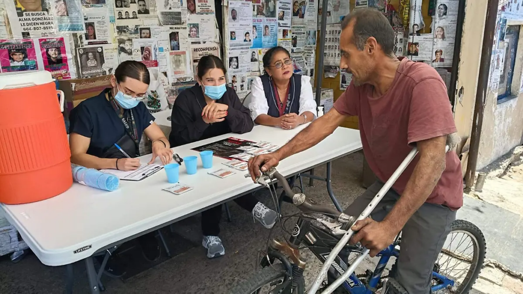 Punto de hidratación atiende a 200 personas al día