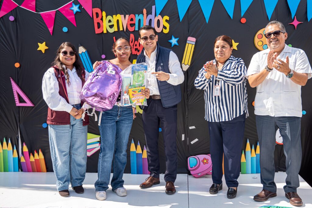 Entrega Abdiel Gutiérrez Coronado 350 paquetes escolares a niñas y niños de las delegaciones Sánchez Taboada y La Mesa