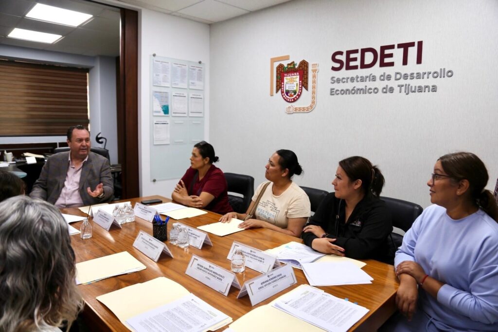 Entrega Gobierno Municipal apoyos a deportistas tijuanenses para competencias internacionales