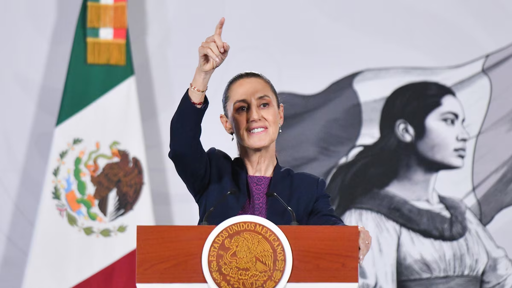 Del Palacio Nacional a los 32 estados y de regreso al Zócalo.
