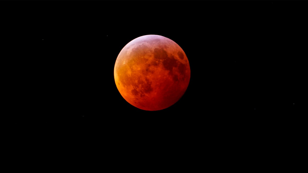 La Luna se teñirá de rojo en un espectáculo único.