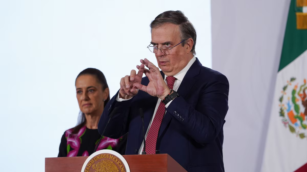Ebrard advierte que el conflicto comercial entre EU y Canadá no favorece a México.