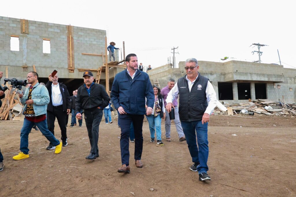 Recorre Ismael Burgueño avance de construcción de la Casa de Retiro de Jubilados y Pensionados de la Sección 2 del SNTE