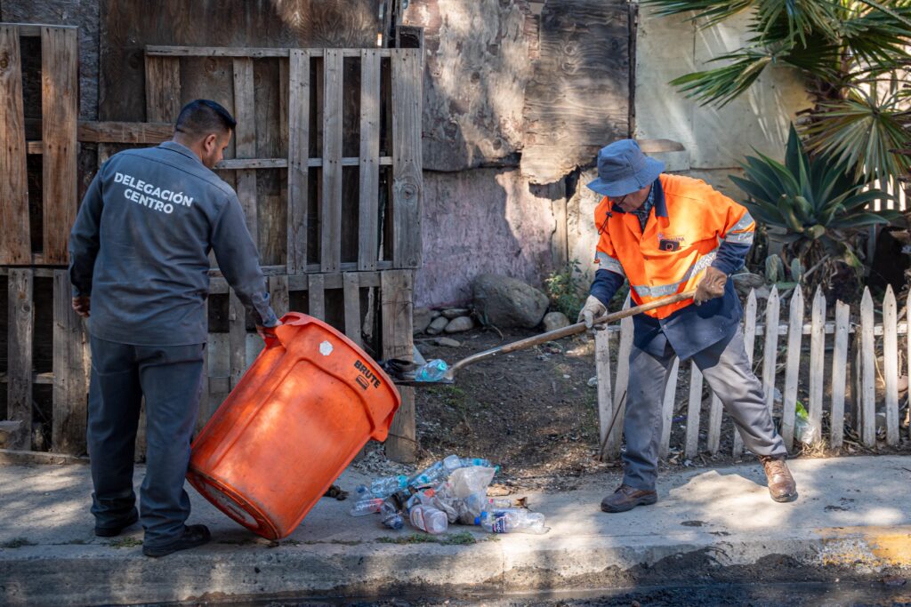 Fortalece Gobierno Municipal acciones de limpieza en distintas colonias de Tijuana