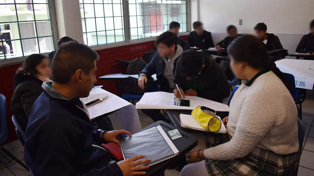 Escuelas de Tijuana alistan restricción de celulares