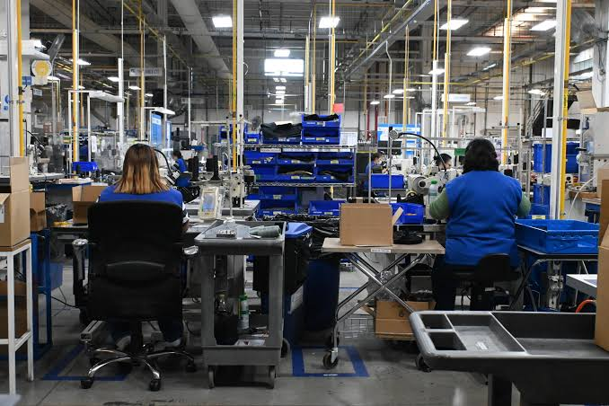 Empresas de Tijuana se preparan para reducir la jornada laboral