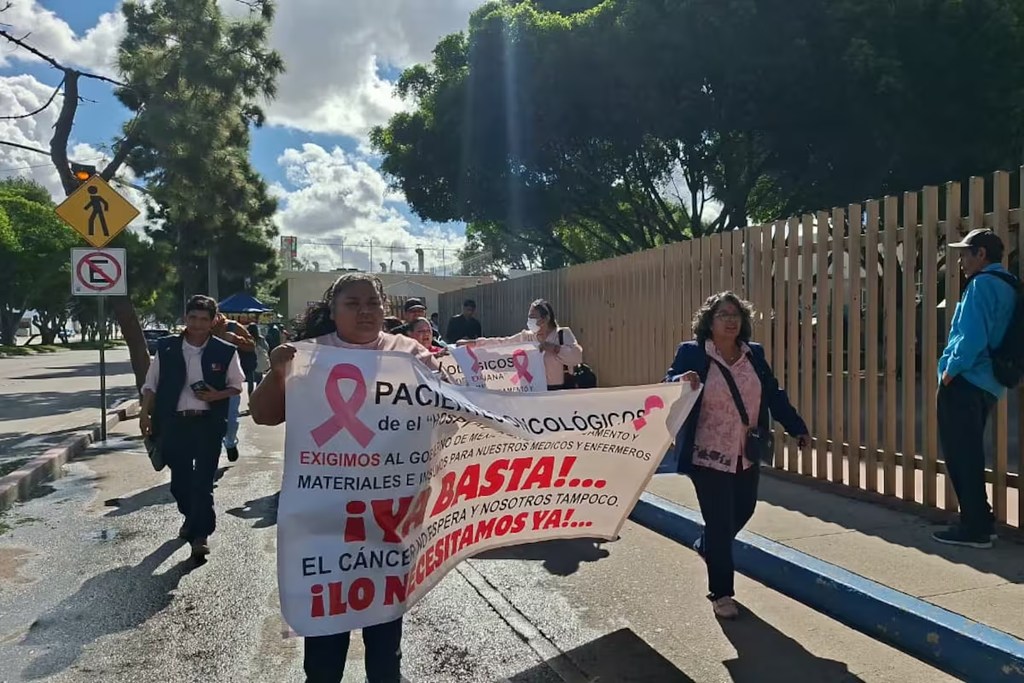 Pacientes con cáncer protestan por falta de medicamentos en Tijuana
